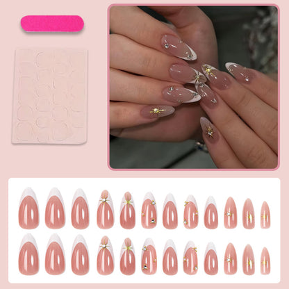 Kunstnagelset mit eleganten Spitzen und Glitzerakzenten Brehn