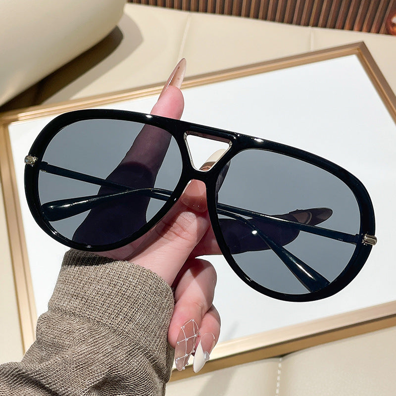 Damen Sonnenbrille im extravagantem Design mit markanten Gläsern Brehn