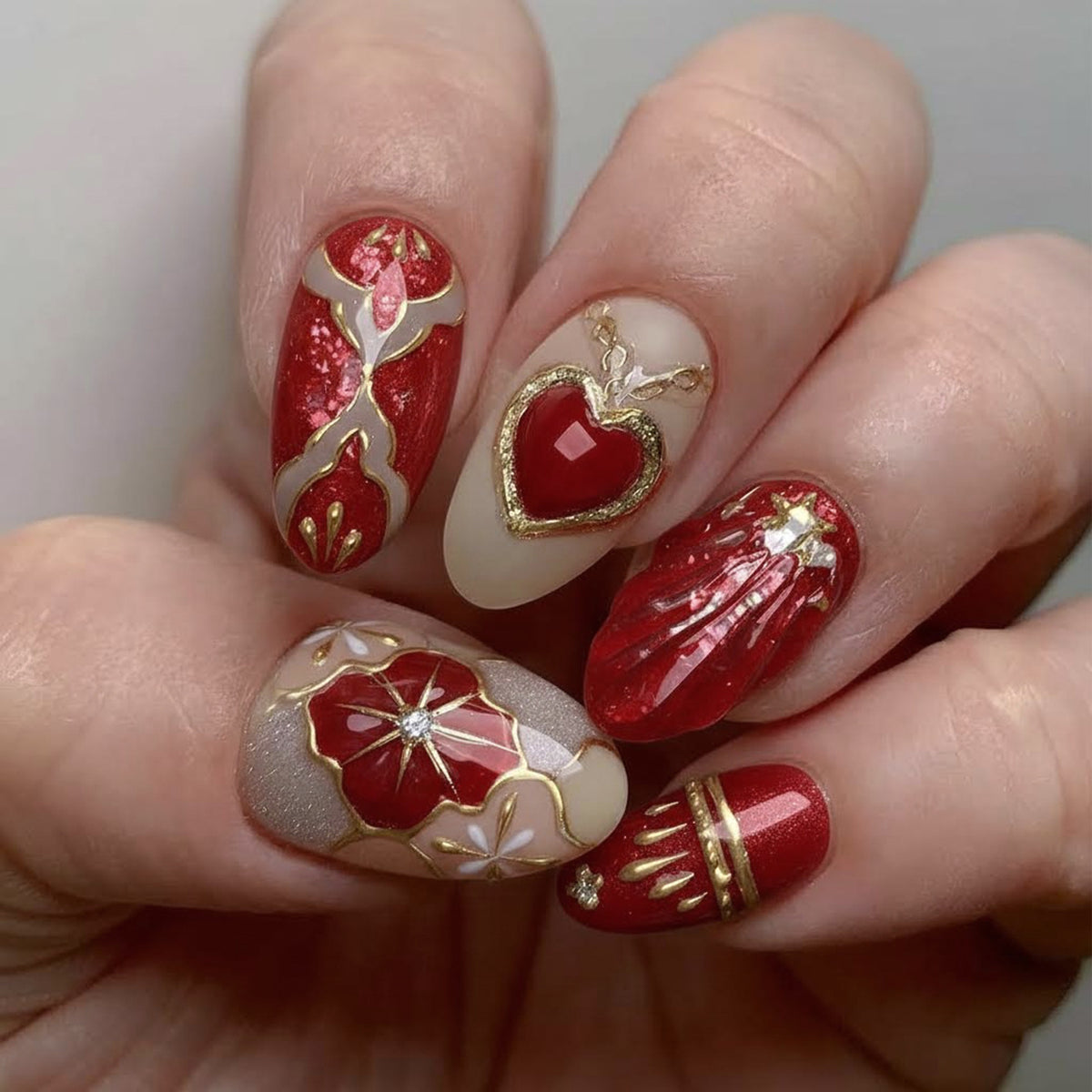 Dekoratives Press-On-Nagel-Kunst-Set mit Herz- und Blumenmustern Brehn