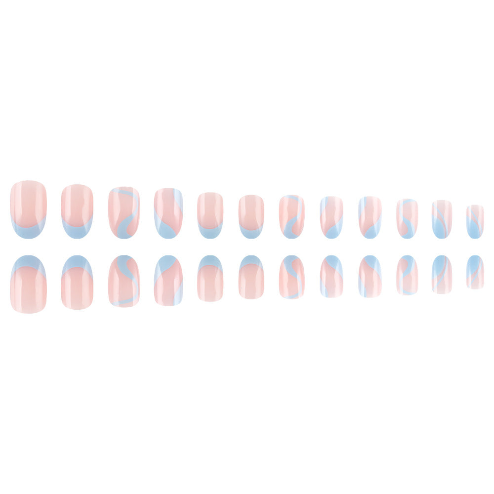 Künstlerisches French Tip Nageldesign Brehn