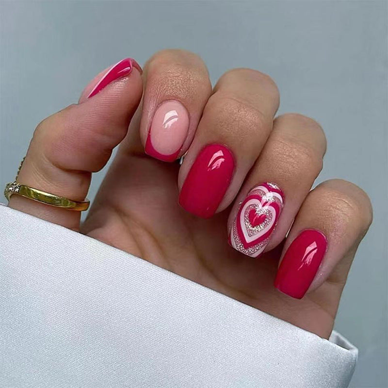 Herz-verzierte Nagelkunst Brehn
