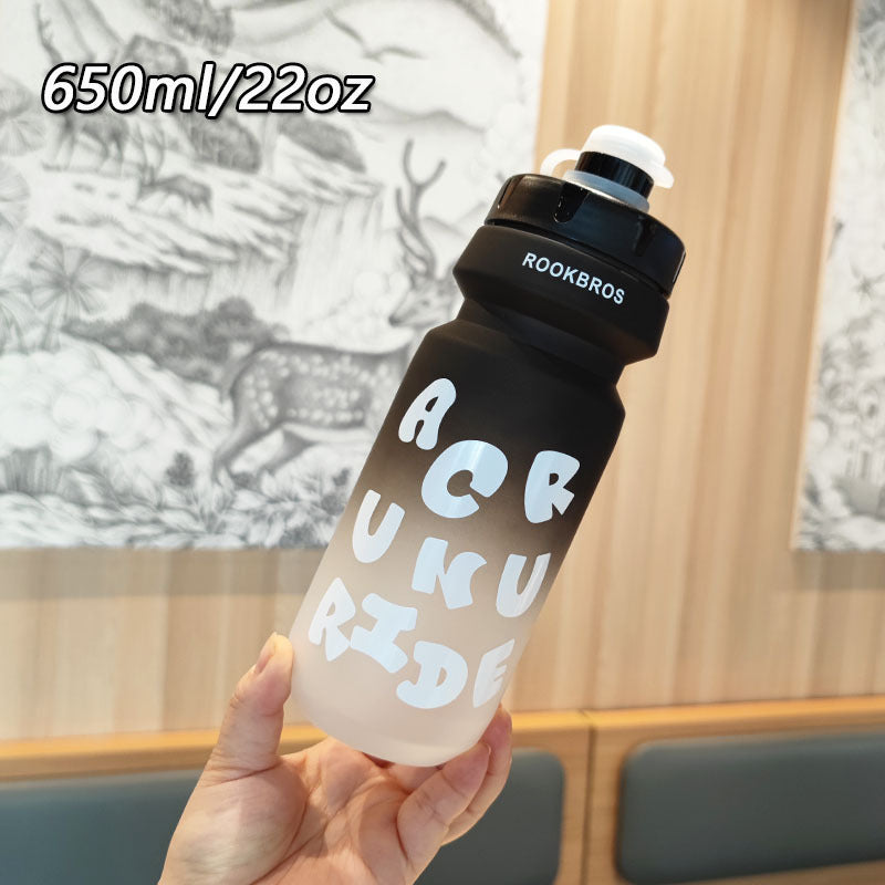 Damen Sportliche Trinkflasche mit flexibler Auslaufschutz-Technologie Brehn