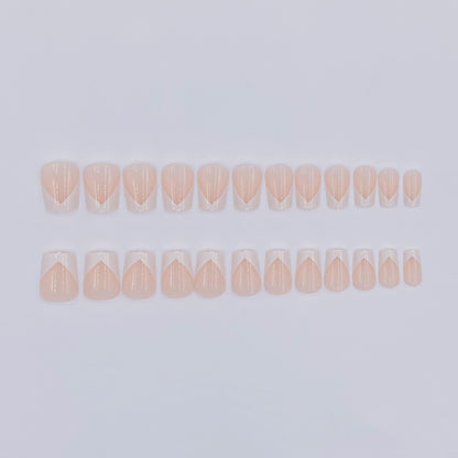Elegantes Chevron French Tip Nagelset