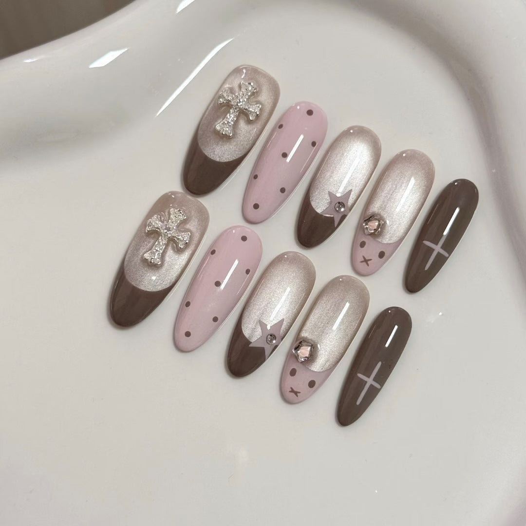 Dekoratives Press-On-Nagelset mit einzigartigem künstlerischen Design