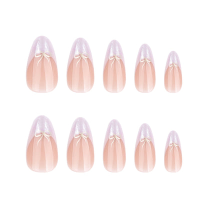 Kunstvolle Stiletto-Nägel mit elegantem Design und strahlenden Akzenten Brehn