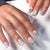 Dekoratives Press-On Nagelkunstset mit stilvollen Marmor- und Edelsteinakzenten Brehn
