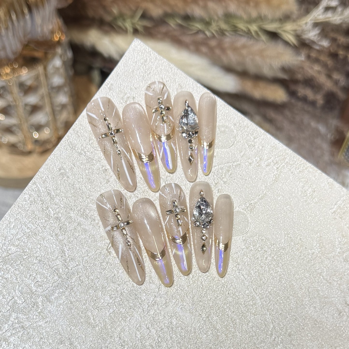 Premium Stiletto Press-On Nagelkunst Set mit Edelsteinakzenten Brehn