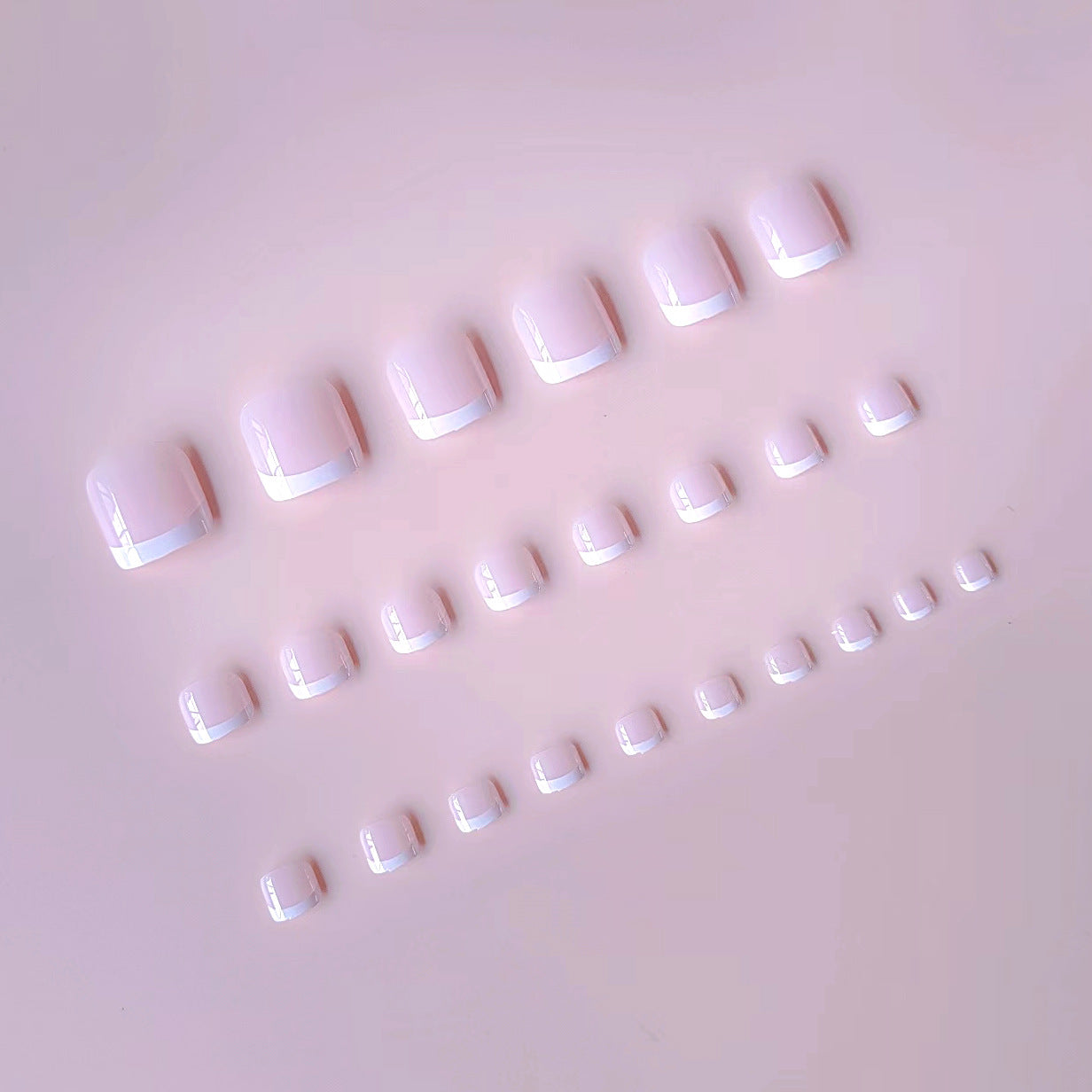 Kunstnagelset mit Eleganter French-Spitze Brehn