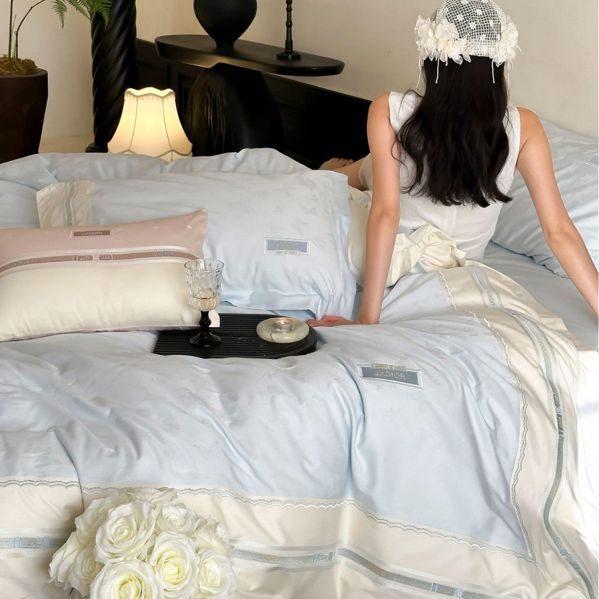 Premium-Bettwäscheset aus Baumwollsatin mit dezentem Schmetterlings‑Jacquard und Zierkeder