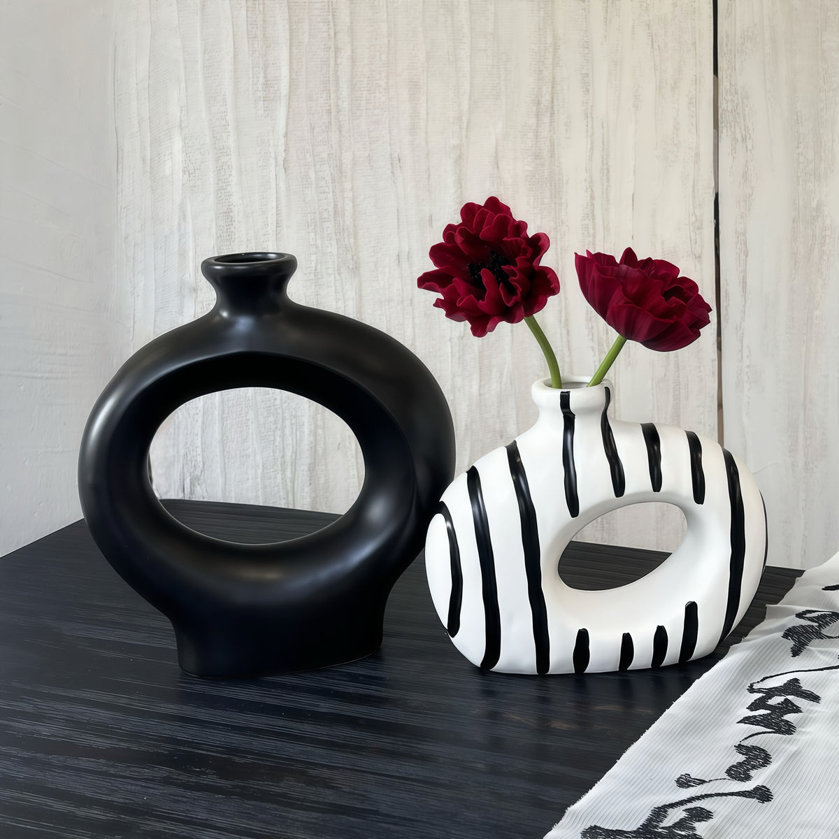 Künstlerische abstrakte Keramikblumenvase für das Heim