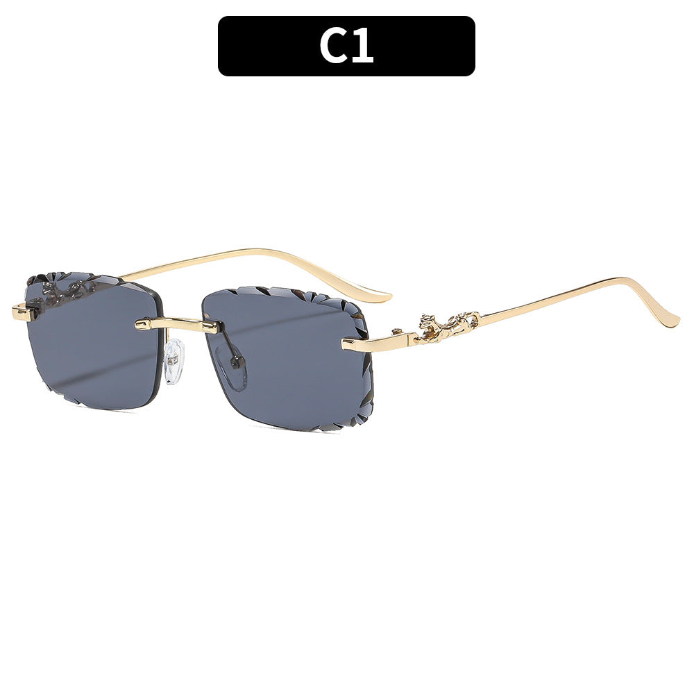 Elegante Sonnenbrille mit floralem Akzent im quadratischen Rahmen