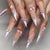Elegante Stiletto Press-On Nägel mit floralen und Schmuckakzenten Brehn