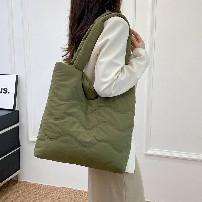 Gefütterte Schultertasche mit Wellenförmigem Design Brehn