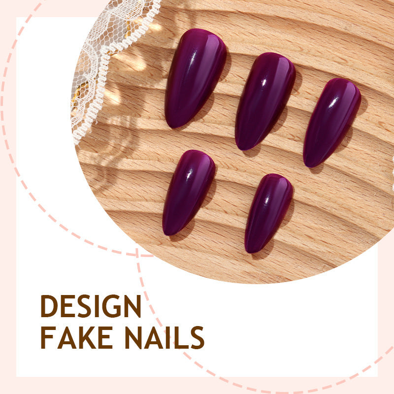 Kunstnagelset mit luxuriösen, spitzen Designs Brehn