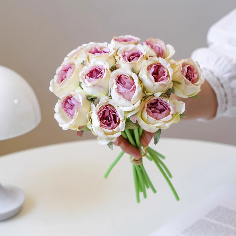 Realistisches Pfingstrose Blumengesteck