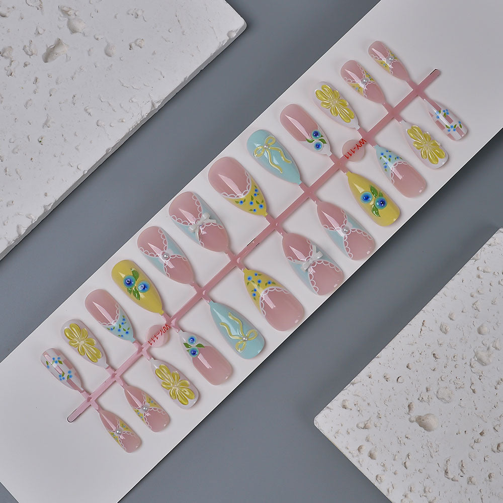 Künstlerisches dekoratives Press-on-Nagelset Brehn