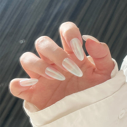 Elegante Stiletto Press-On Nagelkunst mit Strass-Akzenten Brehn