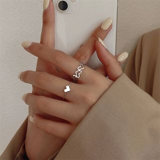 Elegante Herz- und Wellen Design Ring Brehn