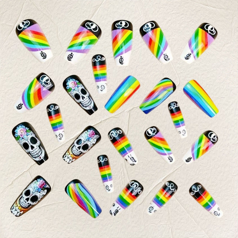 Kreative Kunstnägel mit Totenkopf-Design Brehn