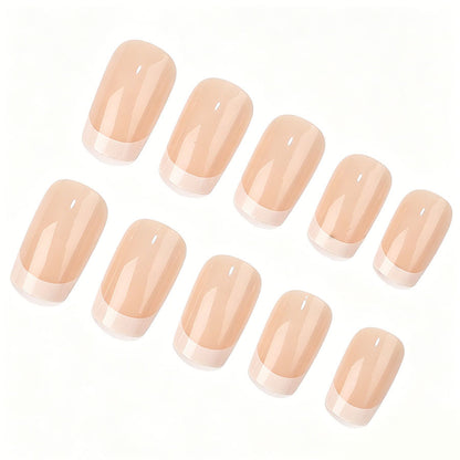 Kunstnagelset mit stilvollem French-Design und elegantem Glanz Brehn