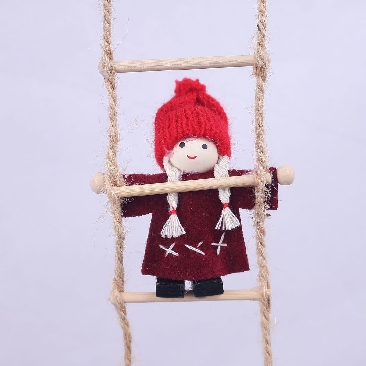 Dekorative Leiter mit Weihnachtsfiguren