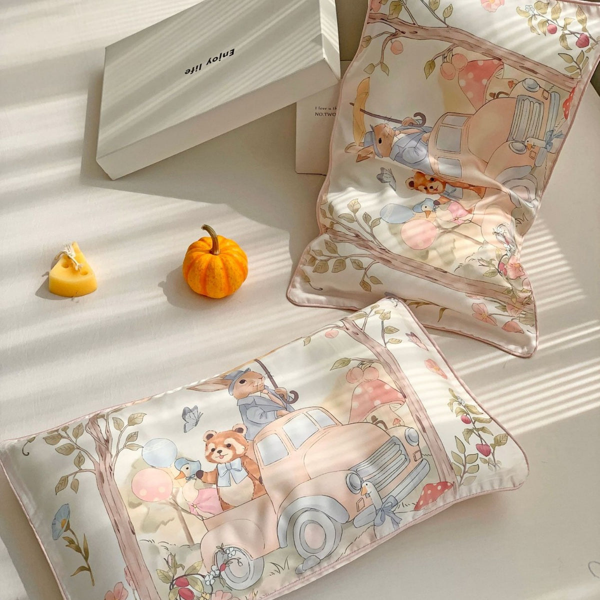 Satin-Kühl-Kissenbezug-Set mit Bunny- und Blumenillustration