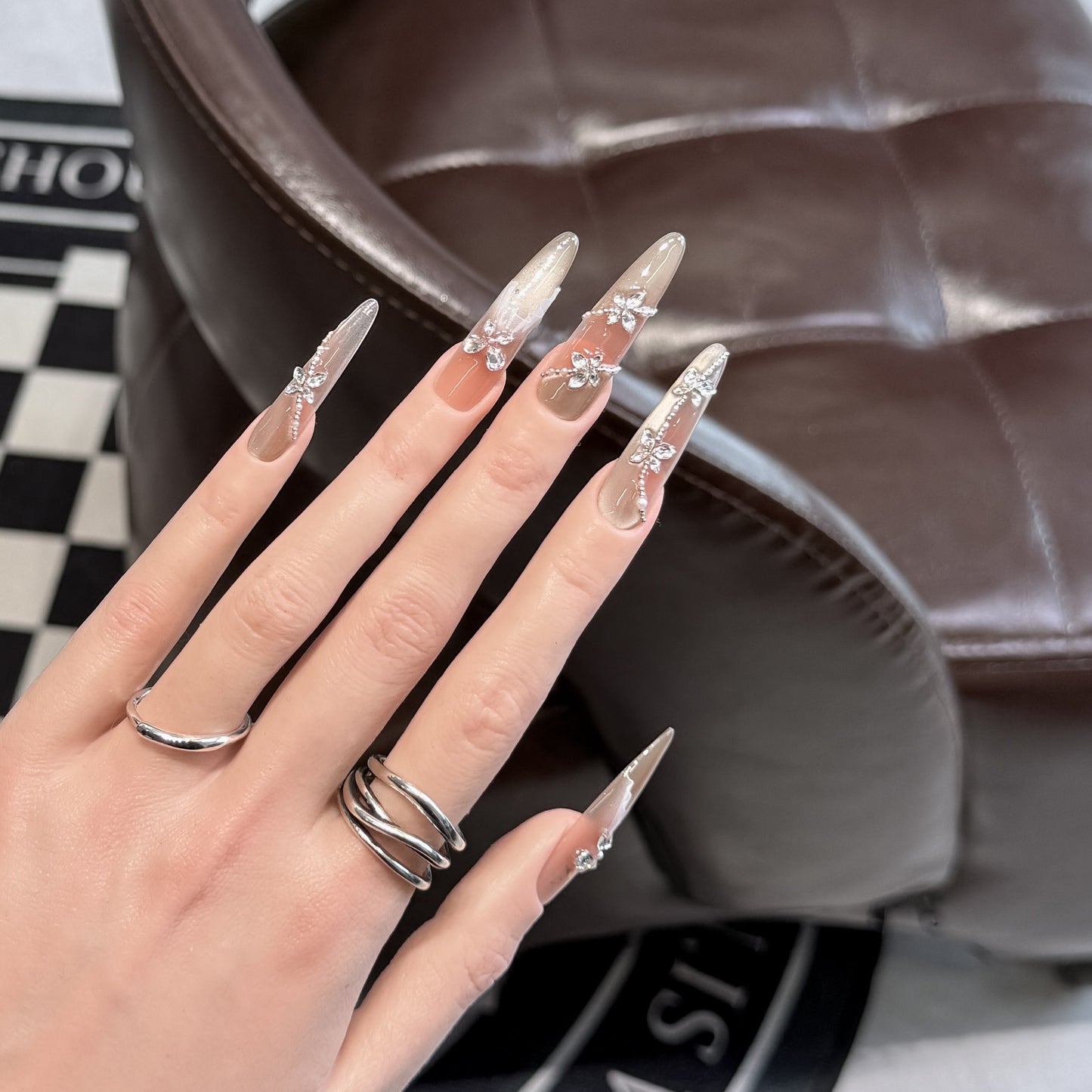 Dekorative Strass-besetzte Stiletto Druck-Nagelset Brehn