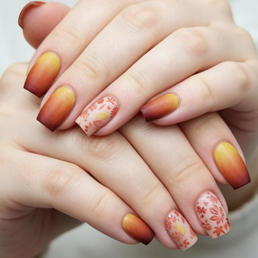 Künstlerisches Gradient Floral Nageldesign Brehn