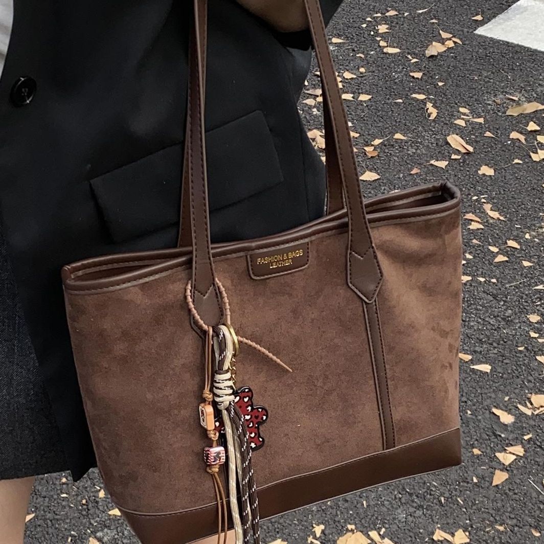Geräumige Wildleder-Tote-Tasche Brehn