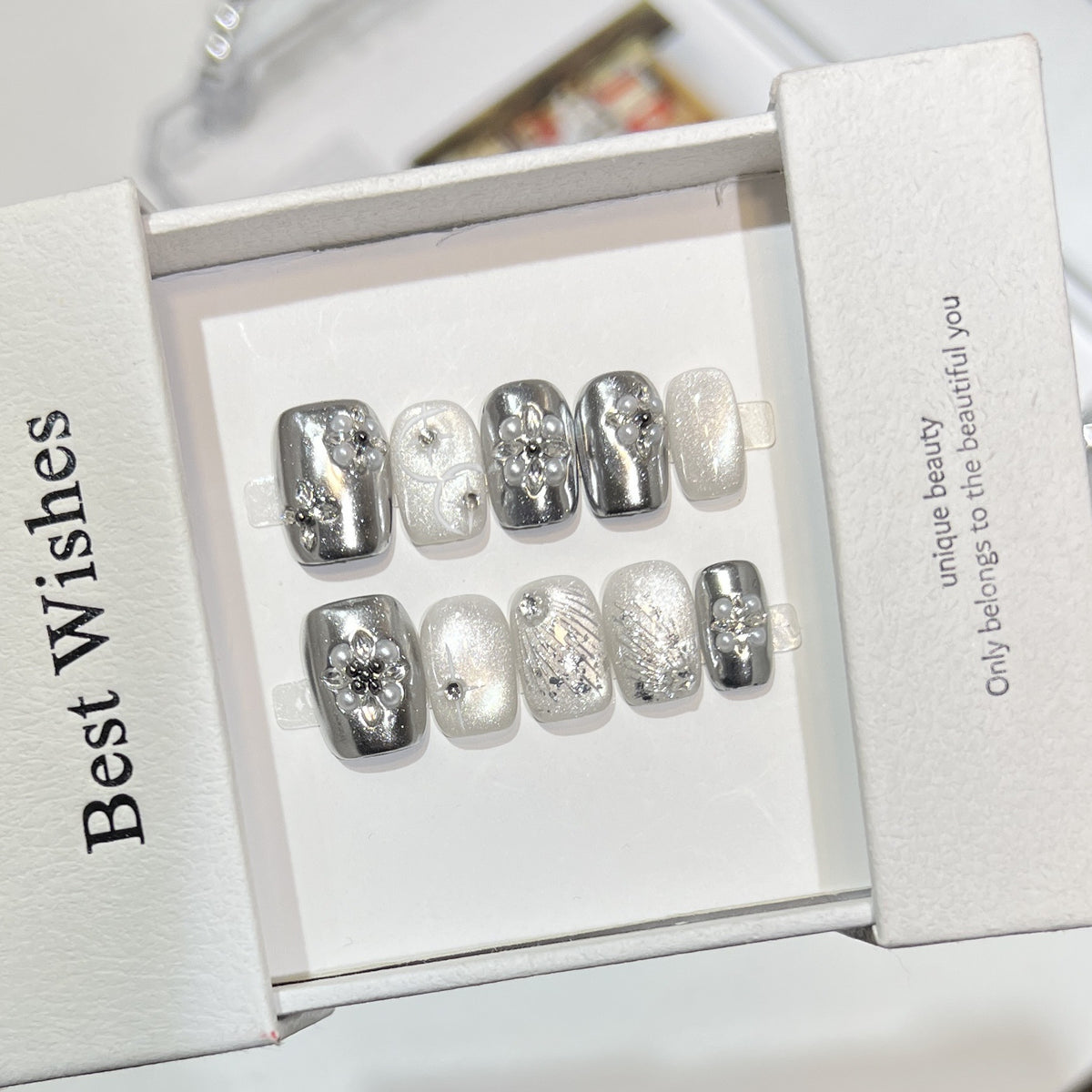 Dekoratives Silber Press-On Nagelset Brehn