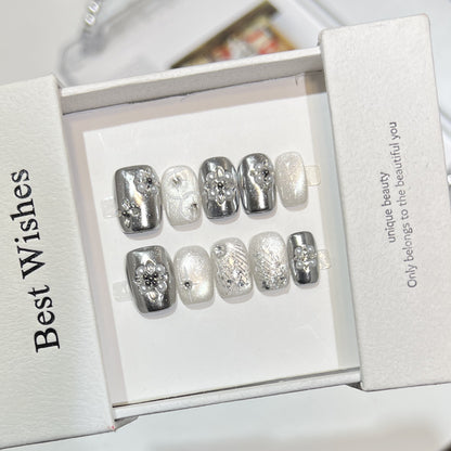 Dekoratives Silber Press-On Nagelset Brehn