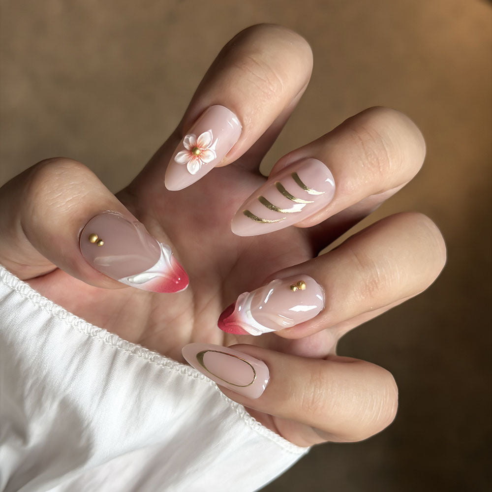 Elegantes floral und Goldakzent Press-On Nagelset Brehn