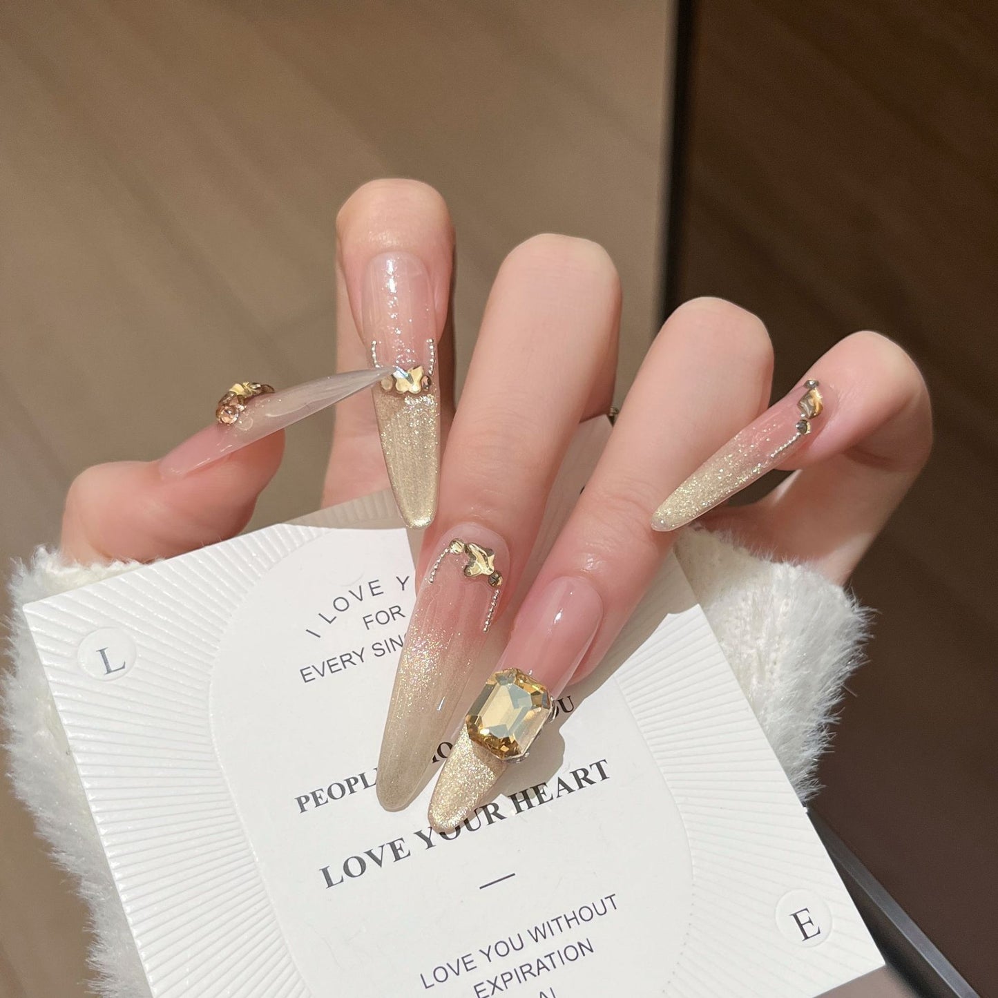Glamouröses Nagelkunstdesign Brehn