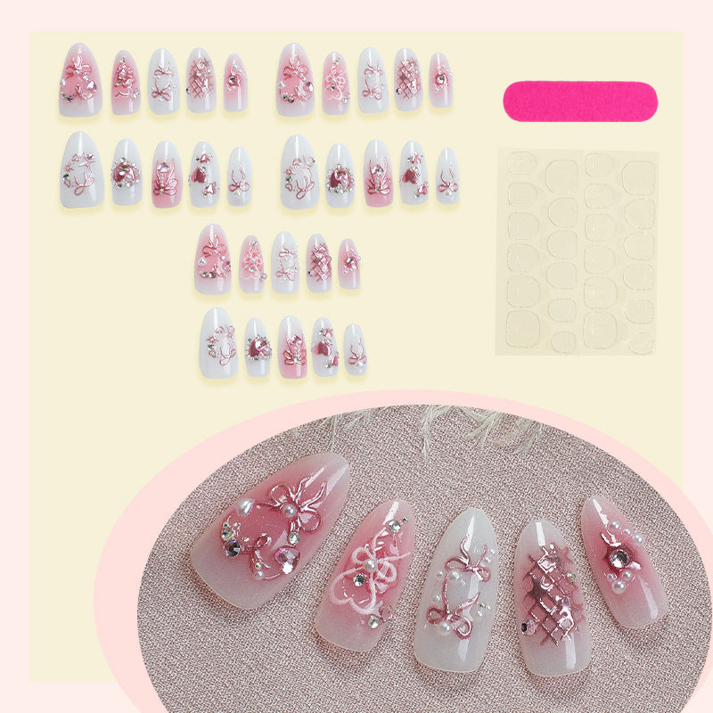 Dekoratives Press-On Nagelkunst-Set mit eleganten floralen und Edelstein-Akzenten Brehn