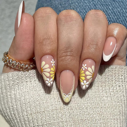 Kunstvolle Nageldesigns mit floralen Akzenten Brehn 1789123474