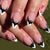Künstlerisches Press-On-Nagelset mit einzigartigen grafischen Designs Brehn