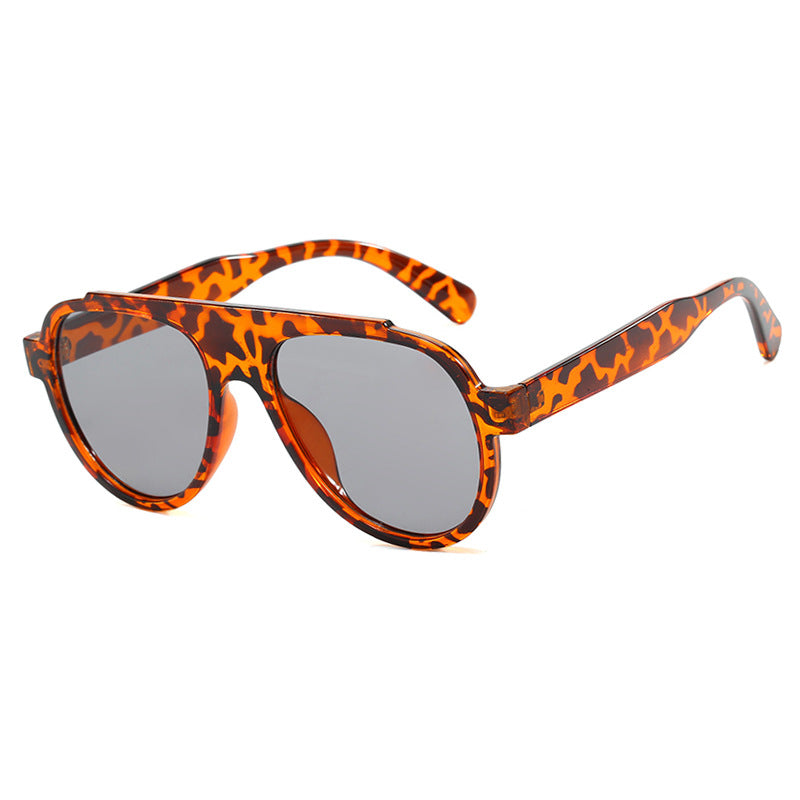 Damen stilvolle schwarze Sonnenbrille im modernen Design Brehn