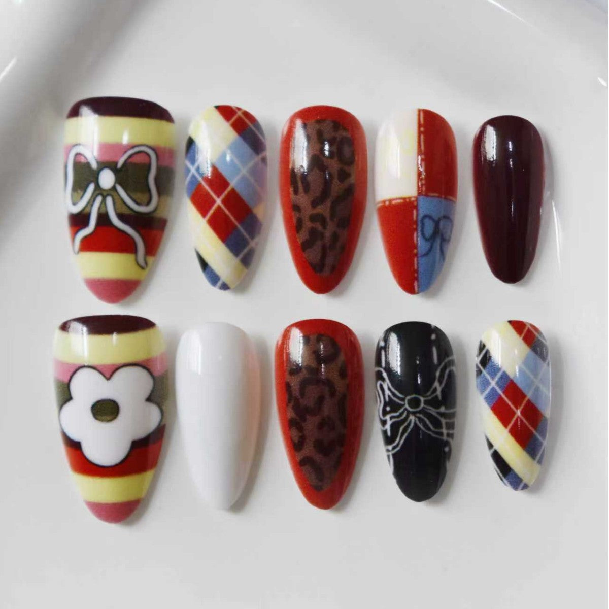 Künstlerische Nagelkunst Brehn
