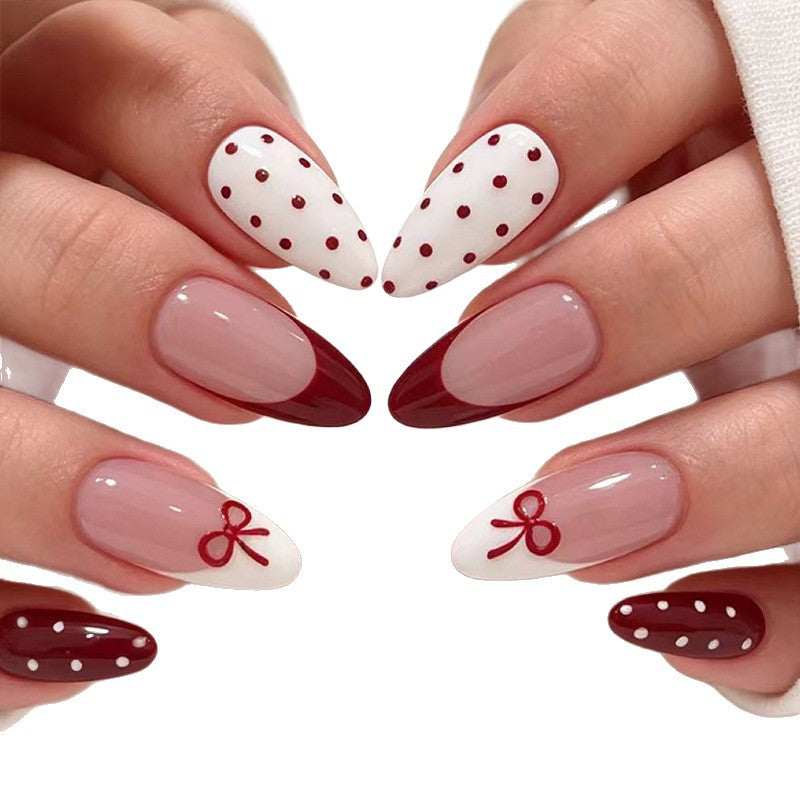 Elegantes Mandeln Cupcake Nageldesign Brehn