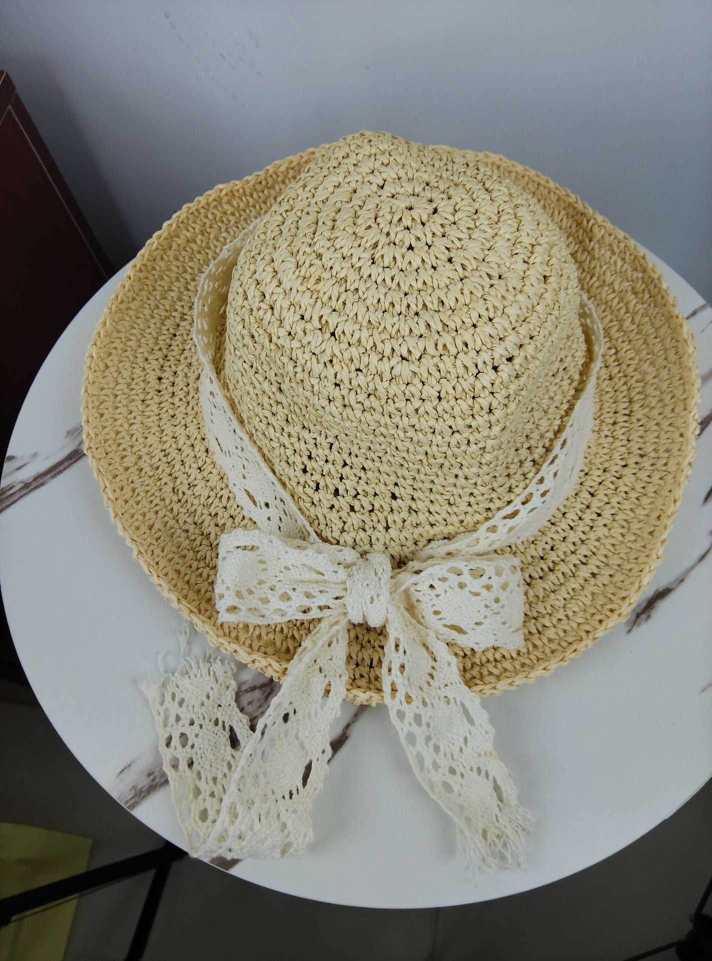 Eleganter und Modischer Strohhut mit Spitzenband Brehn
