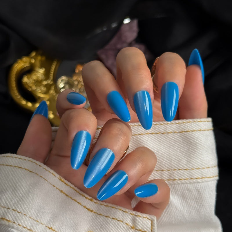 Elegante Kunstnägel mit spitzem Design Brehn