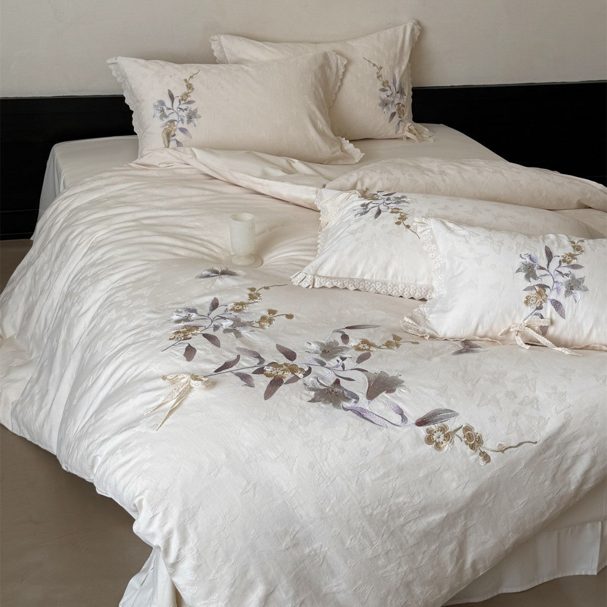 Vintage Floral Jacquard Baumwollsatin Bettbezug Set mit handgestickter Applikation & Spitzenrand