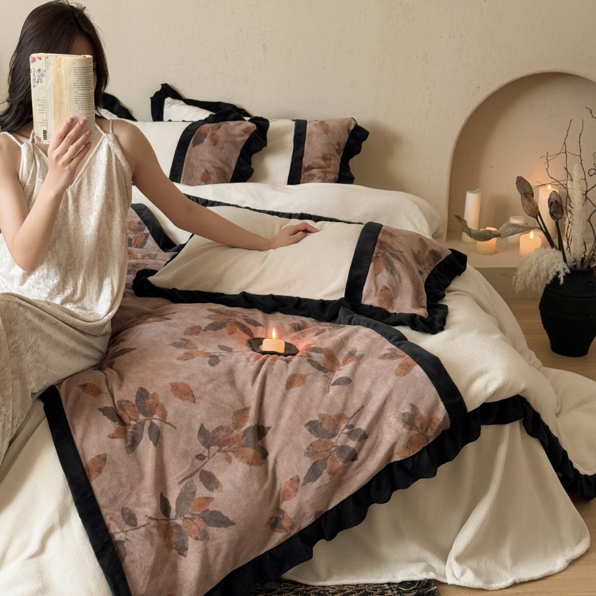 Bettwäsche-Garnitur mit floralem Print und dekorativen Rüschen
