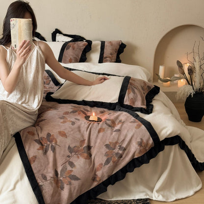 Bettwäsche-Garnitur mit floralem Print und dekorativen Rüschen