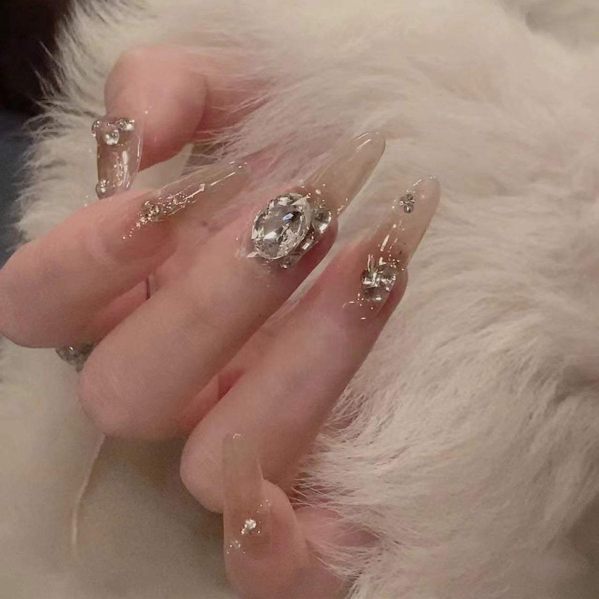 Künstlerisches Edelstein Nageldesign Brehn