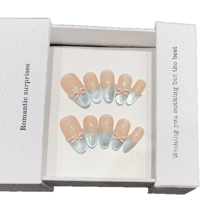 Kunstnagelset mit Romantischen Schleifen- und Glitzerakzenten Brehn
