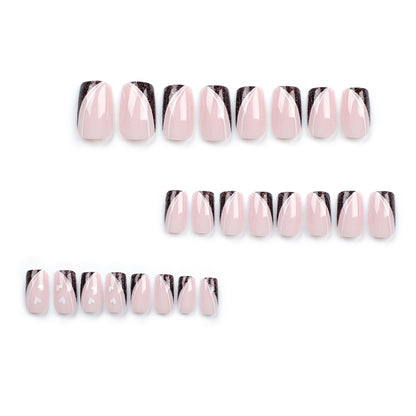 Kunstvolle Nagelkunst mit elegantem Glitter und Herzdesign Brehn