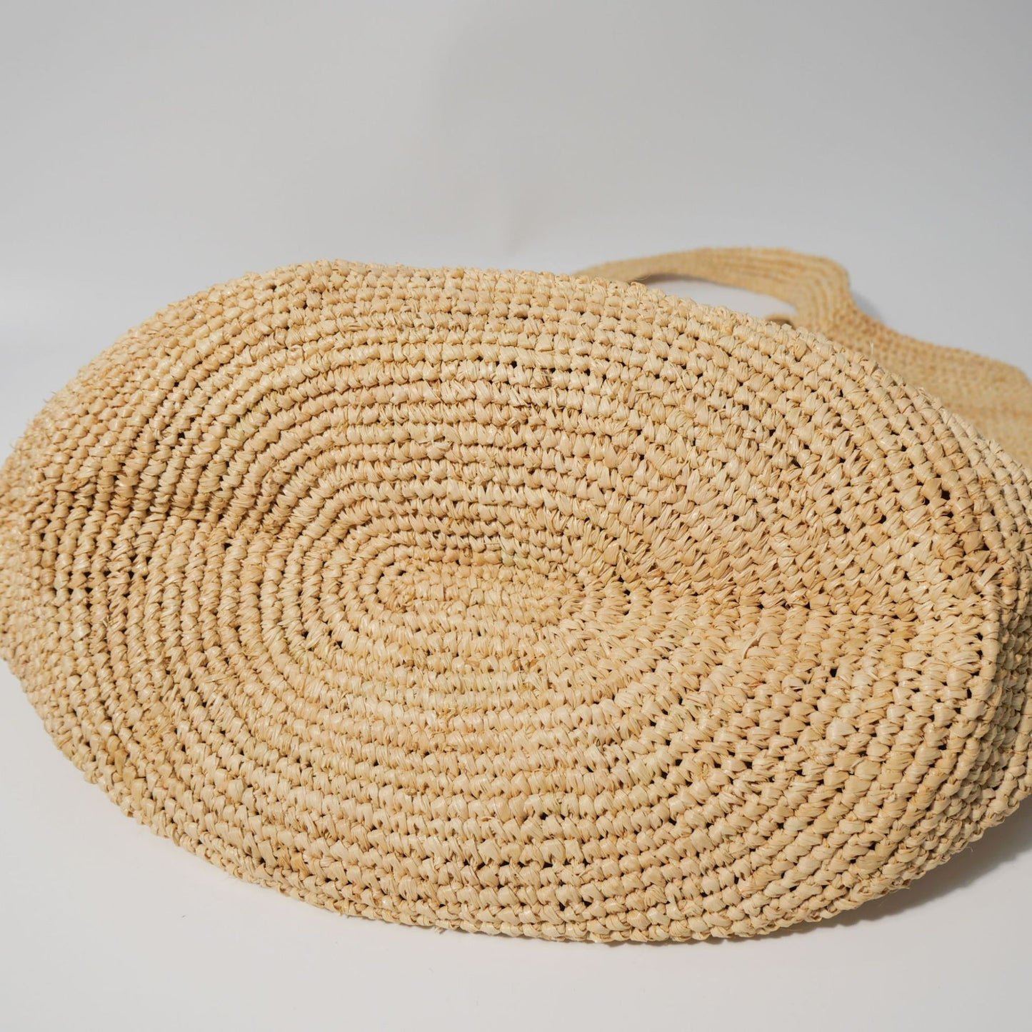 Stilvolle und Handgefertigte Raffia Tasche Brehn
