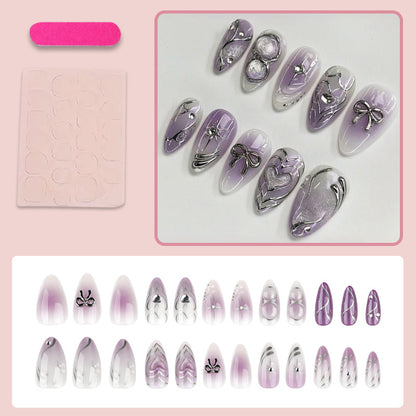 Kunstnagelset mit eleganten Blumen- und Glitzerakzenten Brehn