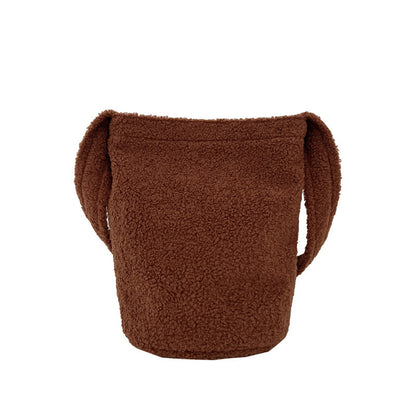 Gemütliche Kunstfell-Eimer-Tasche